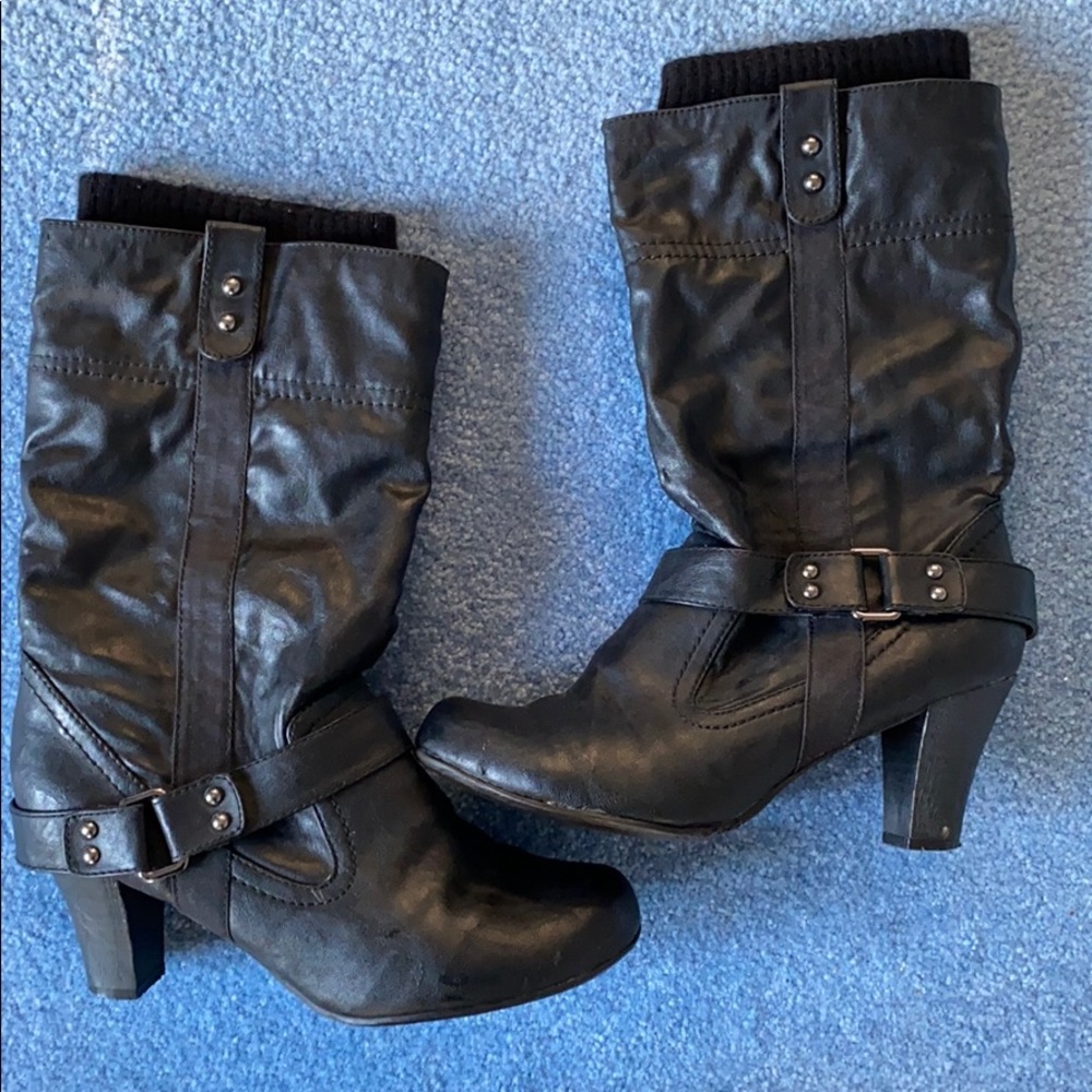 2 pairs of women’s boots!!!